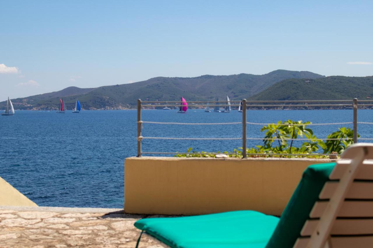 Villa Le Sprizze A Bordo Del Mare - Goelba Марчана Марина Екстериор снимка