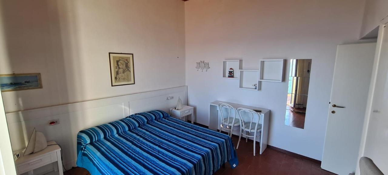 Villa Le Sprizze A Bordo Del Mare - Goelba Марчана Марина Екстериор снимка