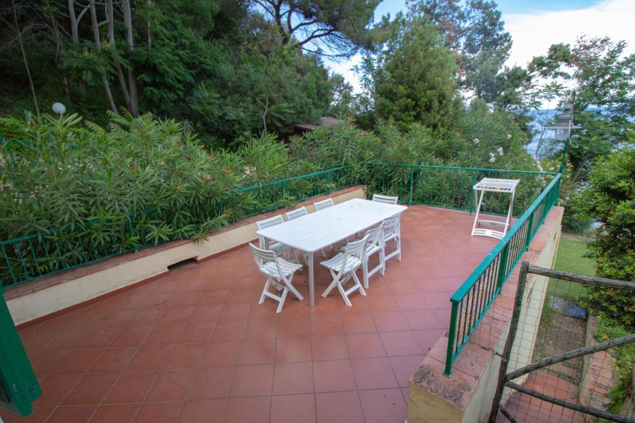 Villa Le Sprizze A Bordo Del Mare - Goelba Марчана Марина Екстериор снимка
