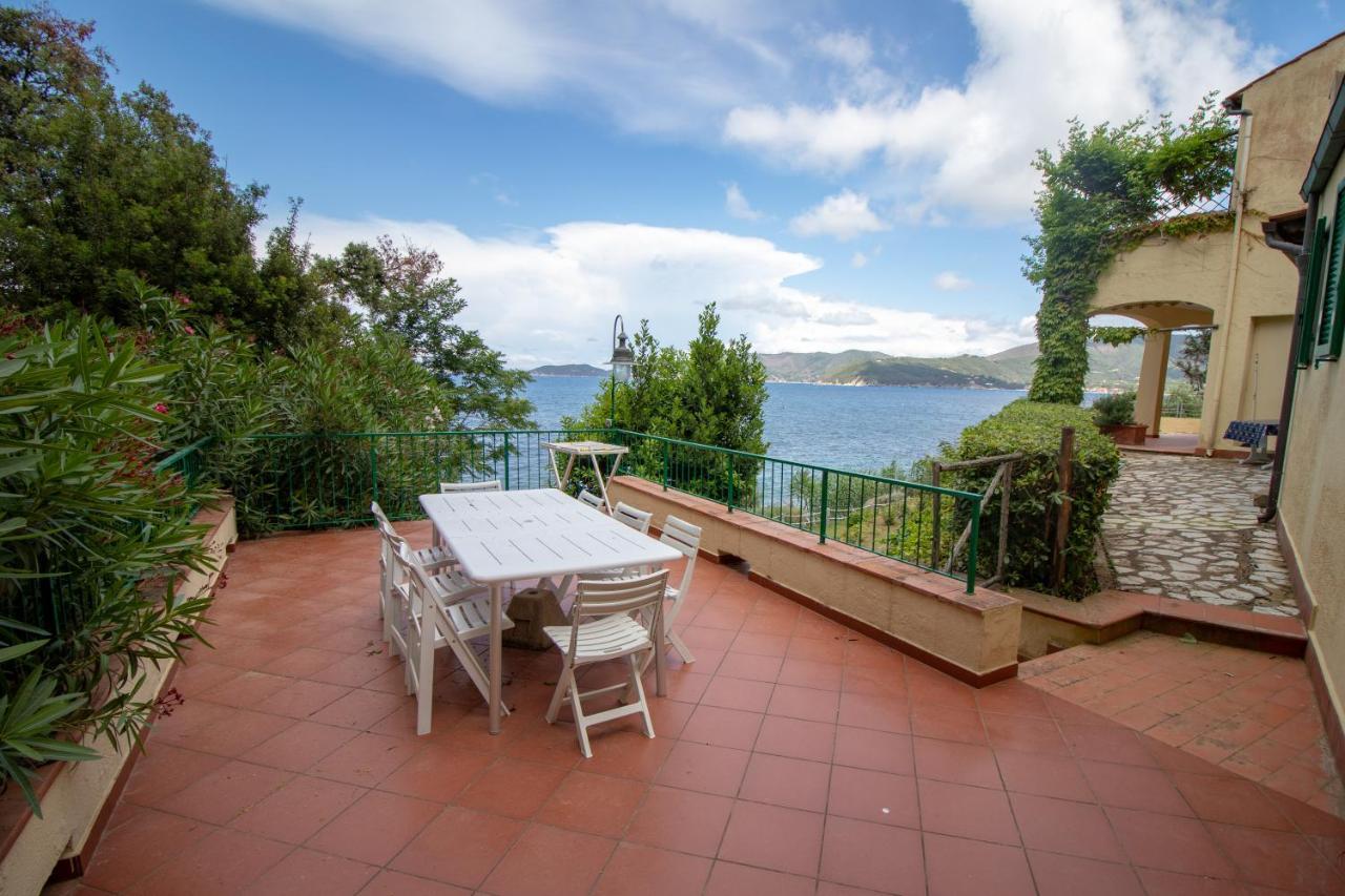 Villa Le Sprizze A Bordo Del Mare - Goelba Марчана Марина Екстериор снимка