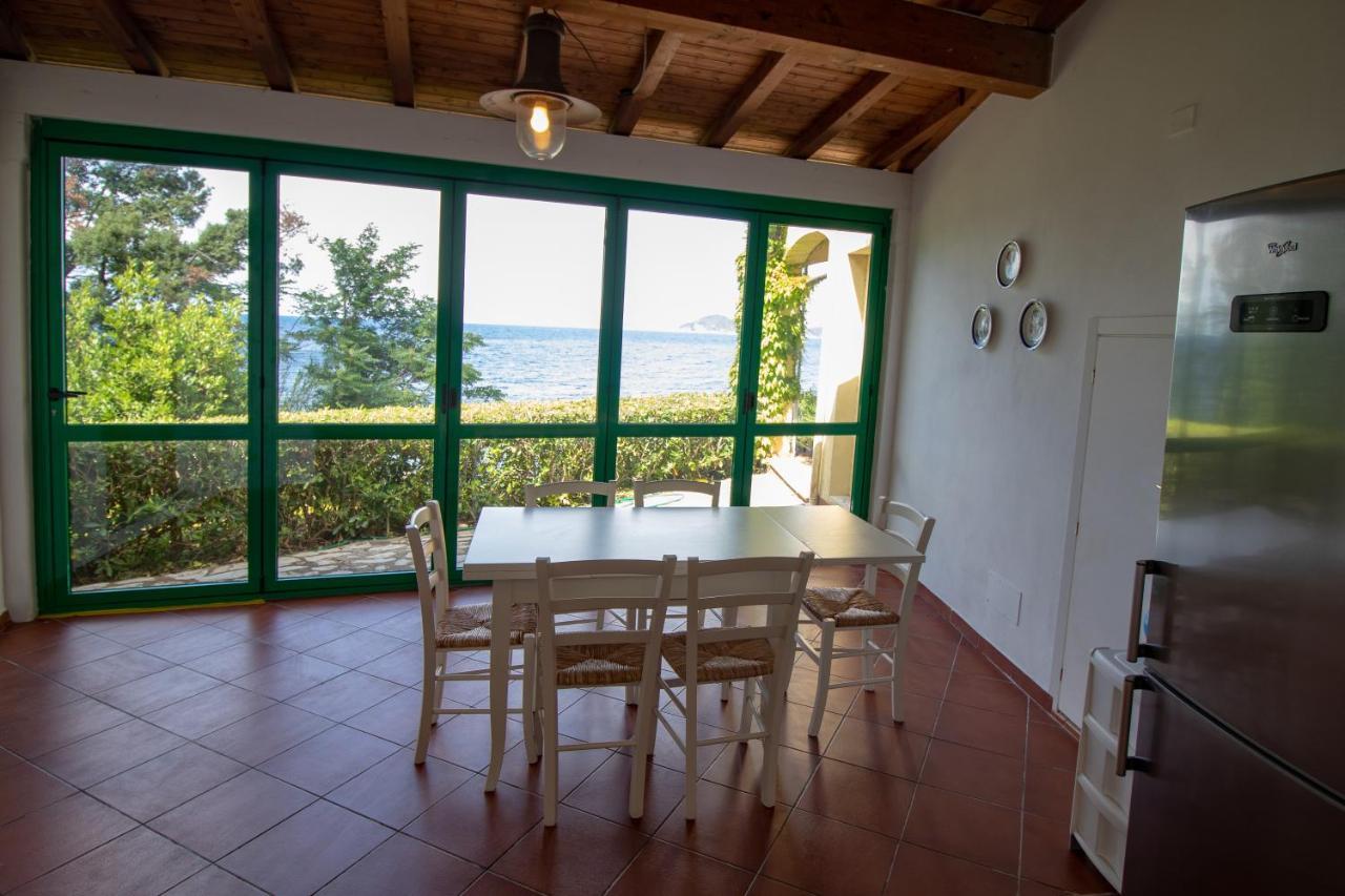 Villa Le Sprizze A Bordo Del Mare - Goelba Марчана Марина Екстериор снимка