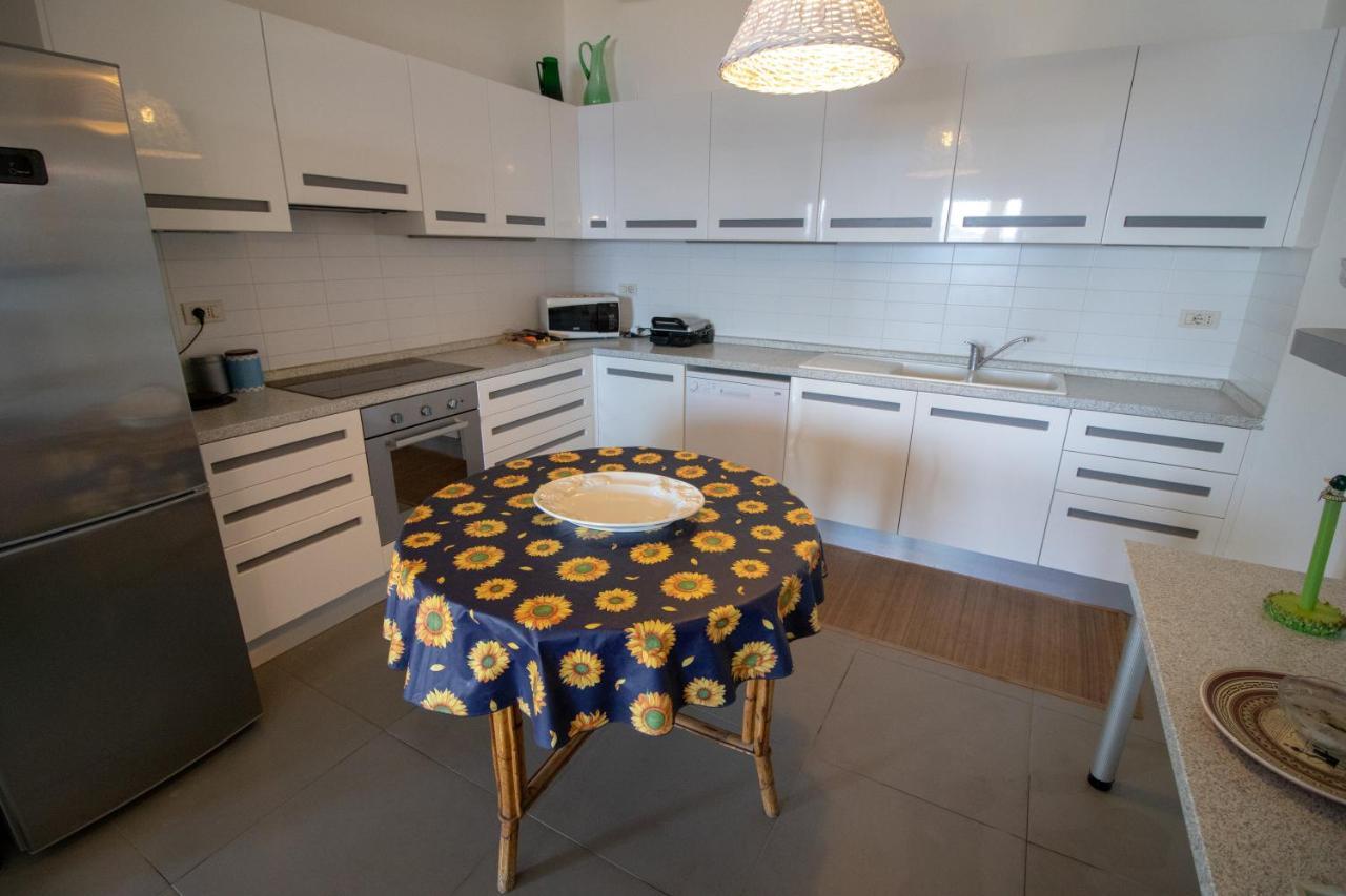 Villa Le Sprizze A Bordo Del Mare - Goelba Марчана Марина Екстериор снимка