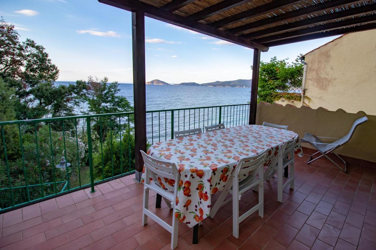 Villa Le Sprizze A Bordo Del Mare - Goelba Марчана Марина Екстериор снимка